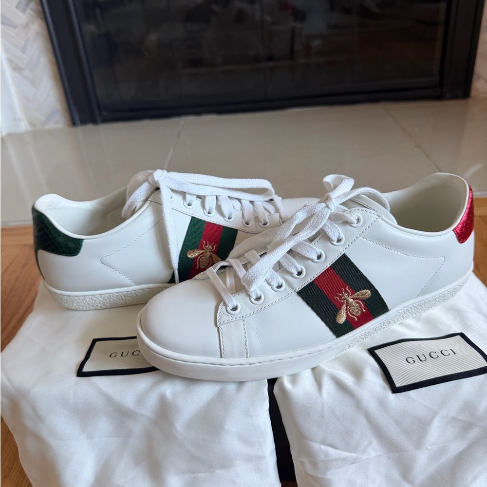 Gucci New Ace Bee Embroidered Sneakers - Picture 5 of 15